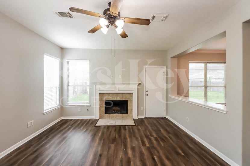 3803 Oakwilde Cir - Photo 4 of 15