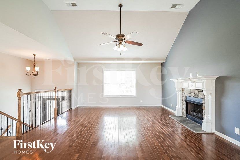 3711 Windmill Ct - Photo 3 of 15