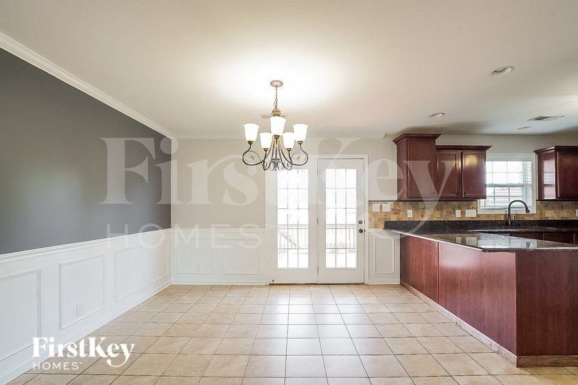 3711 Windmill Ct - Photo 4 of 15