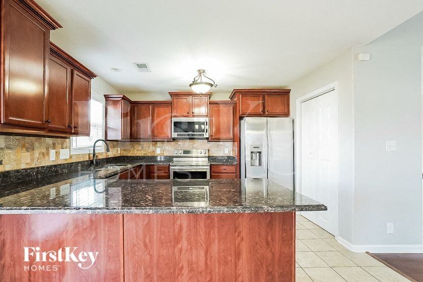 3711 Windmill Ct - Photo 5 of 15