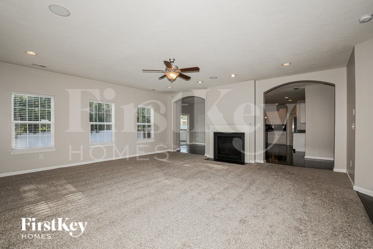 1916 Devonshire Ave - Photo 3 of 16