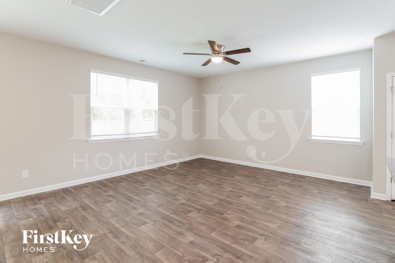 132 Whispering Wood Dr - Photo 4 of 15