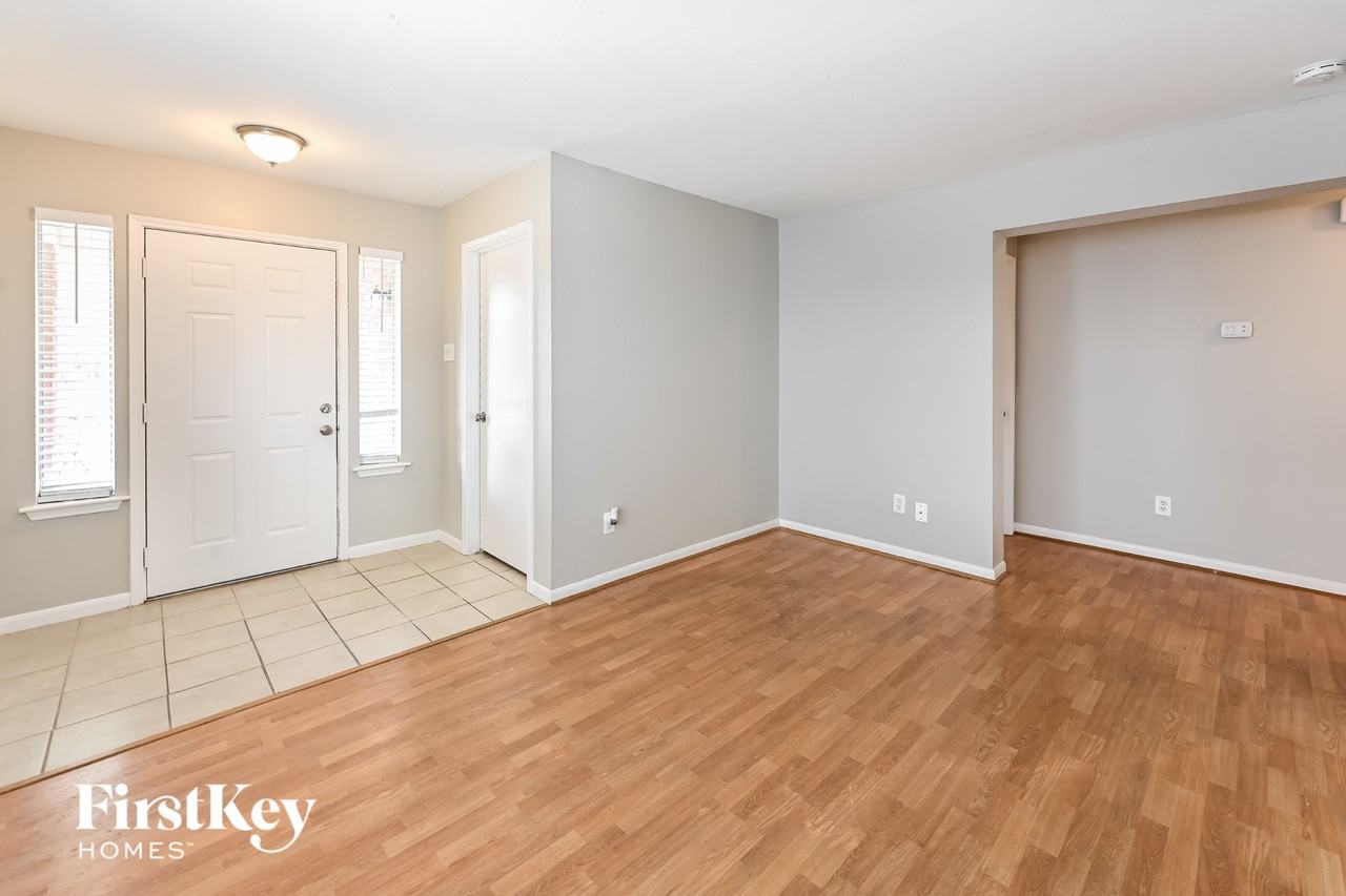 7234 River Pines Dr - Photo 3 of 15