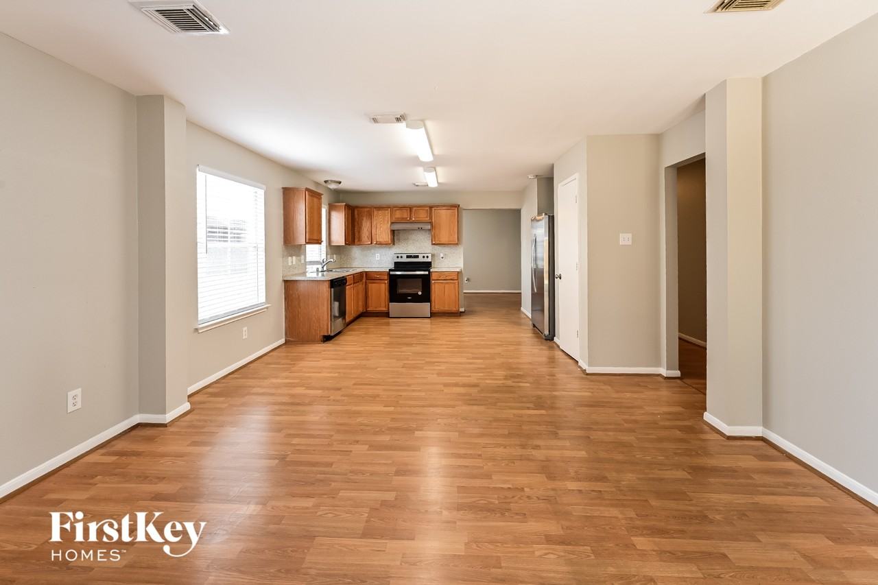 7234 River Pines Dr - Photo 4 of 15
