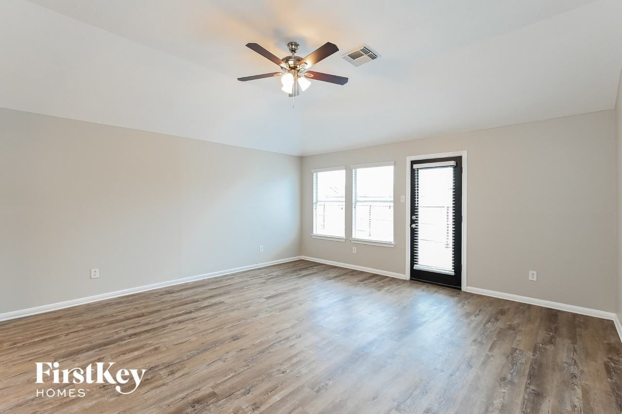 18126 Hillock Glen Ln - Photo 3 of 15