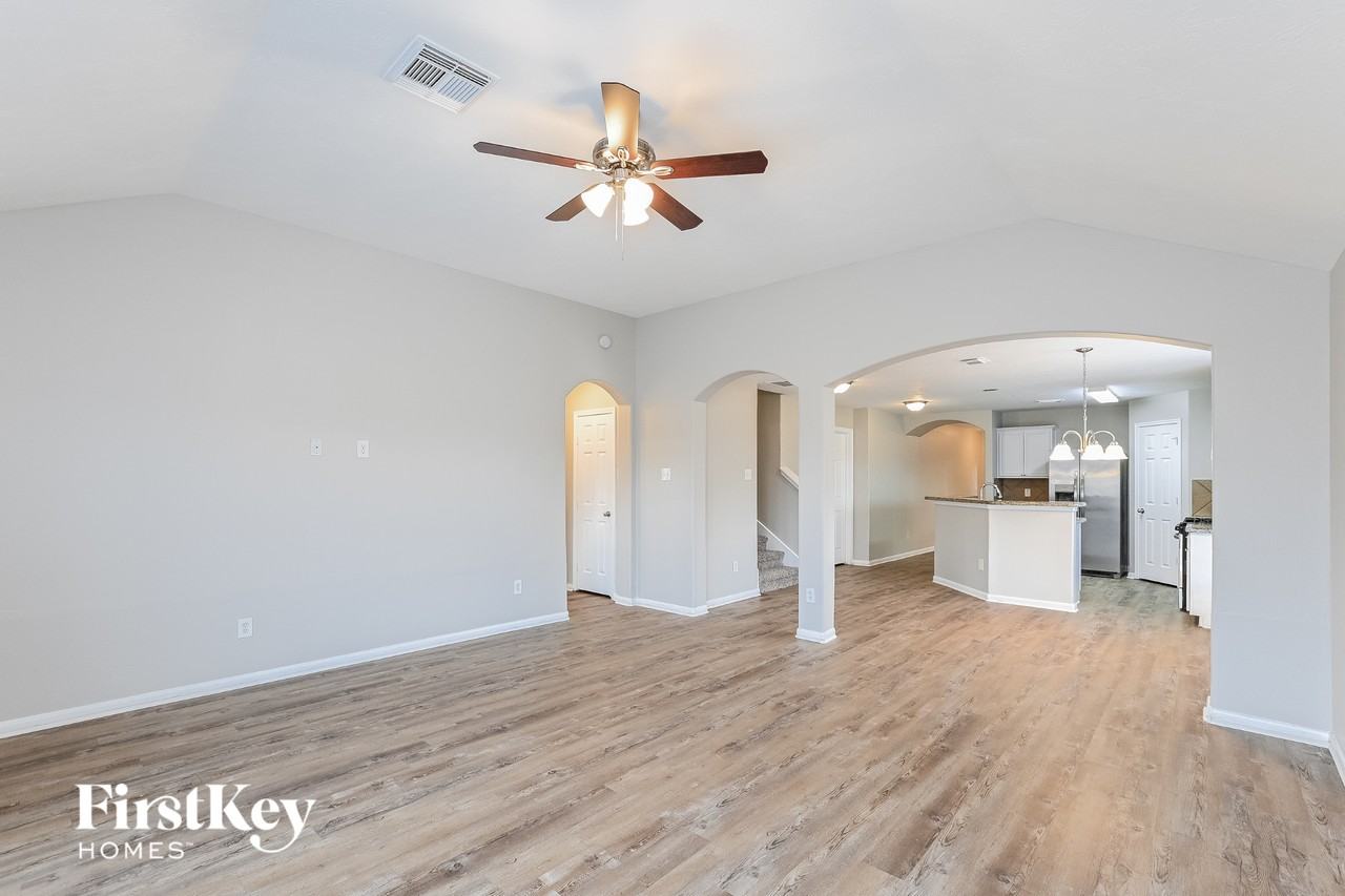 18126 Hillock Glen Ln - Photo 4 of 15