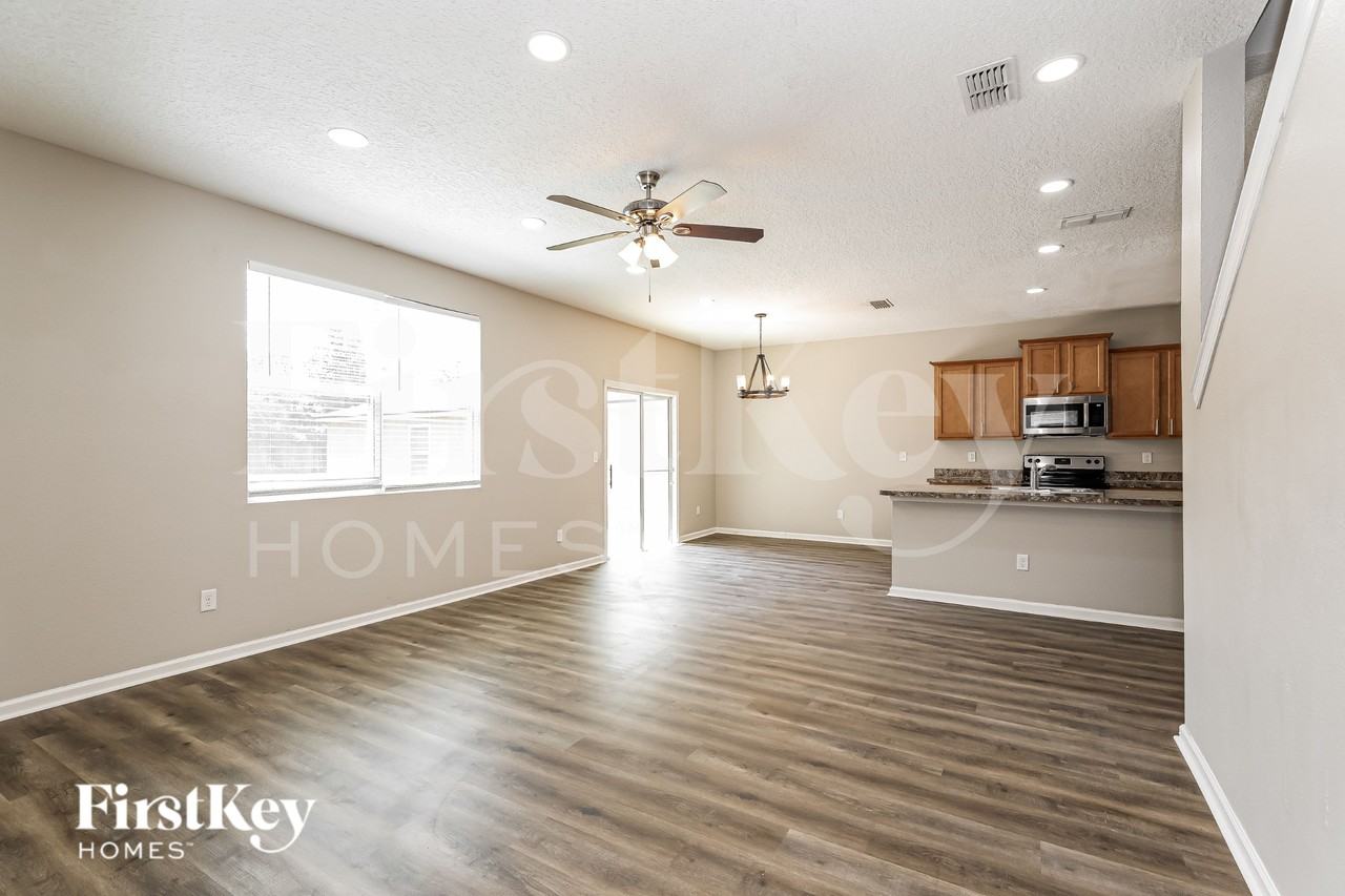 8058 Brothers Walk Ln - Photo 2 of 16