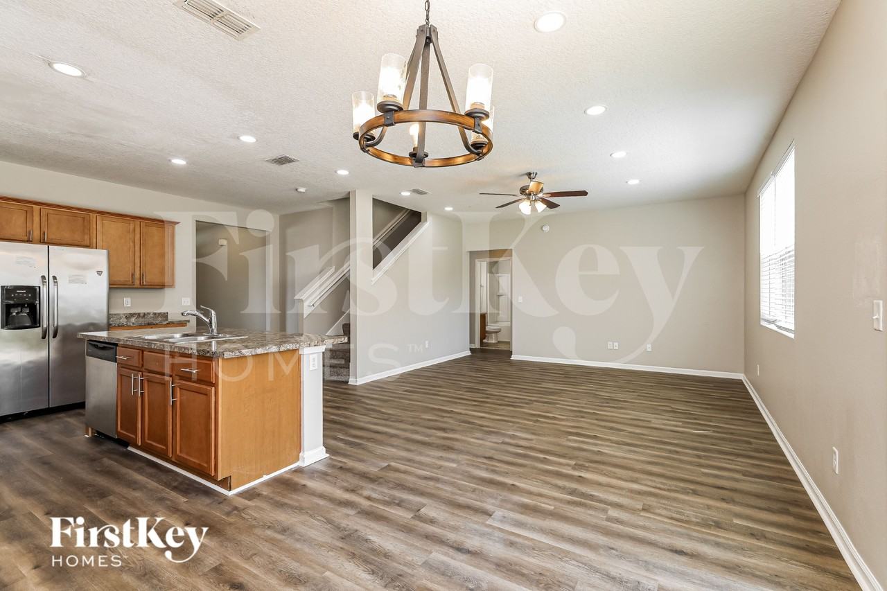 8058 Brothers Walk Ln - Photo 3 of 16