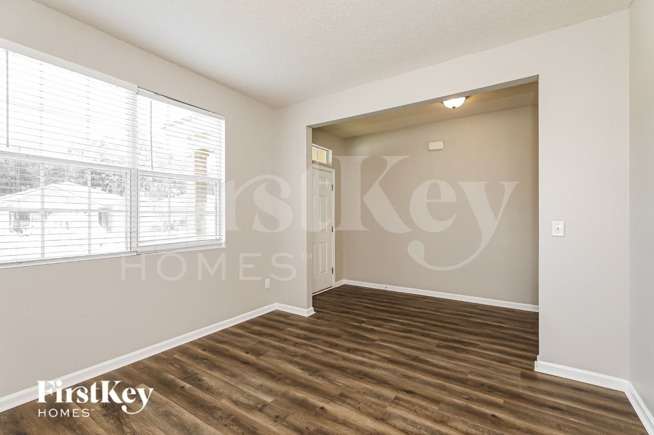 8058 Brothers Walk Ln - Photo 5 of 16