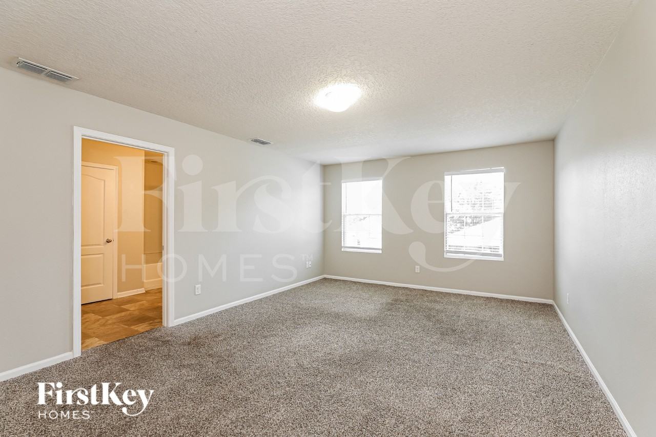 8058 Brothers Walk Ln - Photo 7 of 16