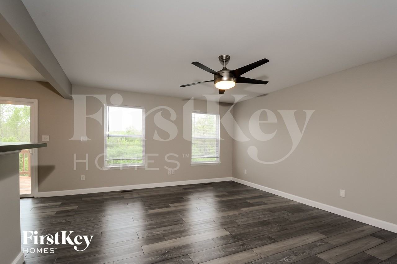 721 Wayland Dr - Photo 3 of 15