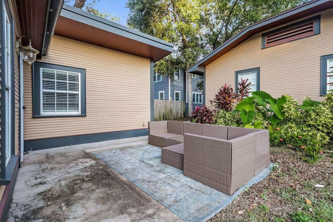 927 E Shadowlawn Ave #B - Photo 3 of 16