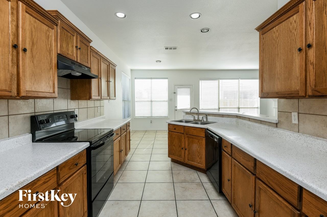 1101 Sunderland Ln - Photo 6 of 15