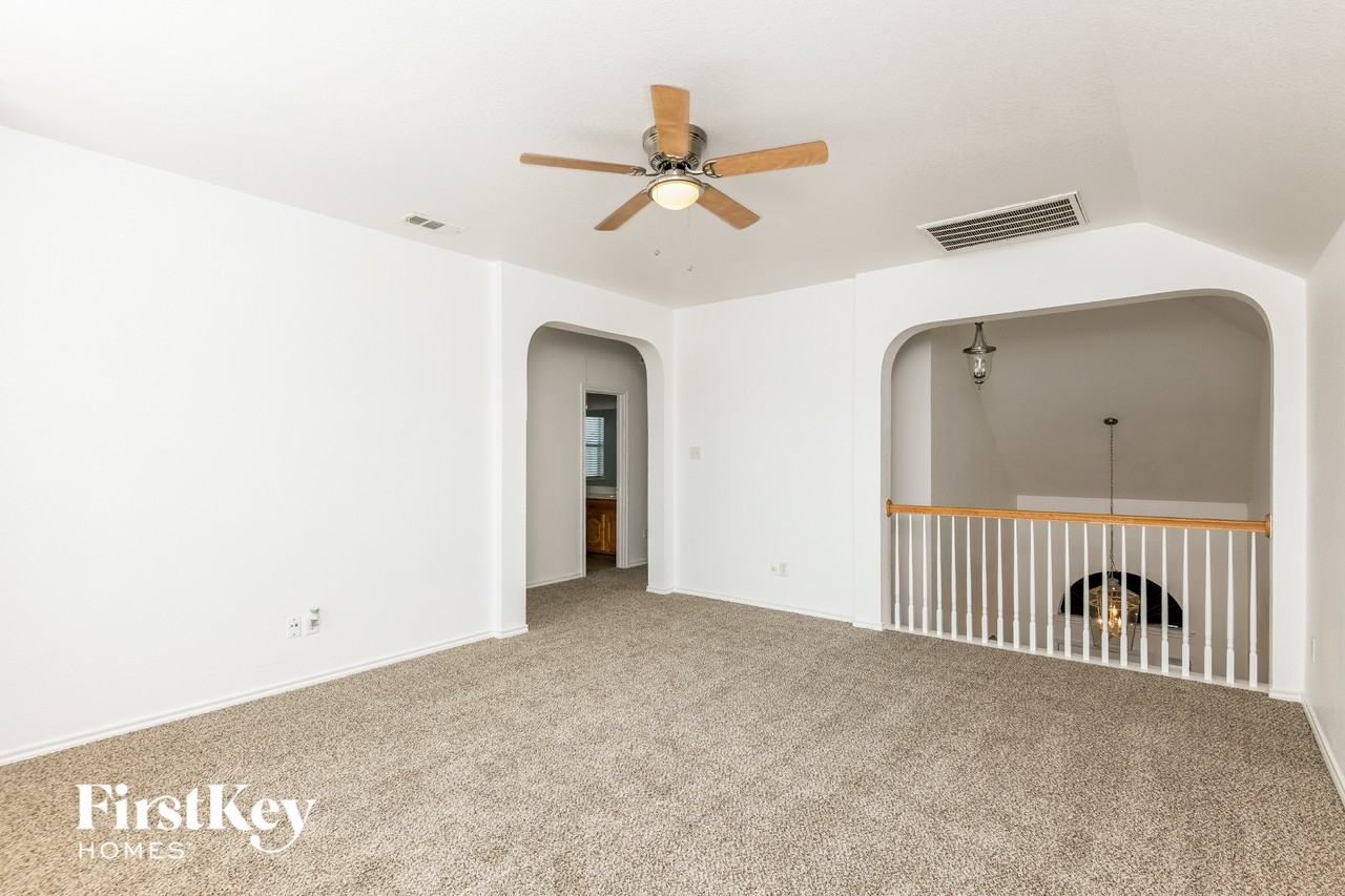 1101 Sunderland Ln - Photo 7 of 15