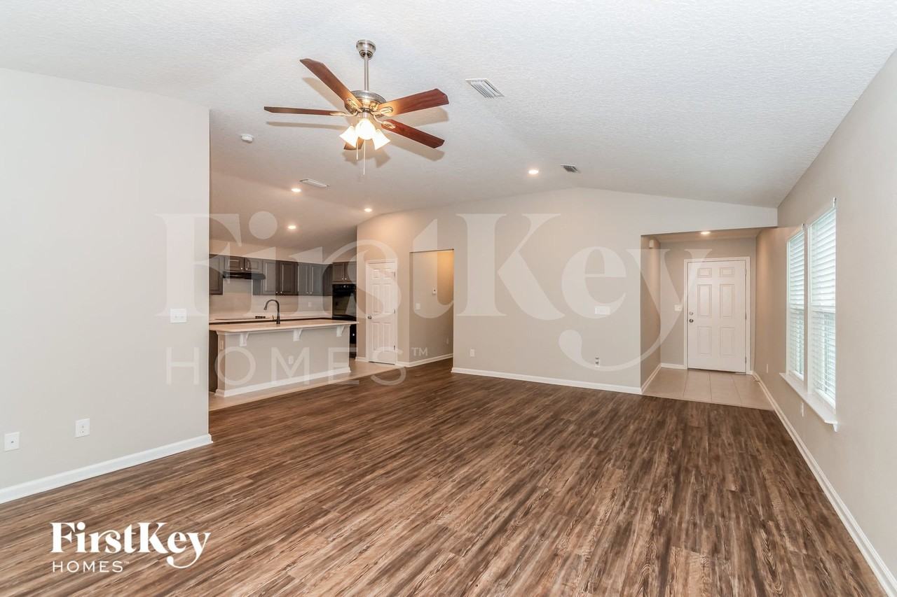 9745 Bridgeway Ave - Photo 3 of 15