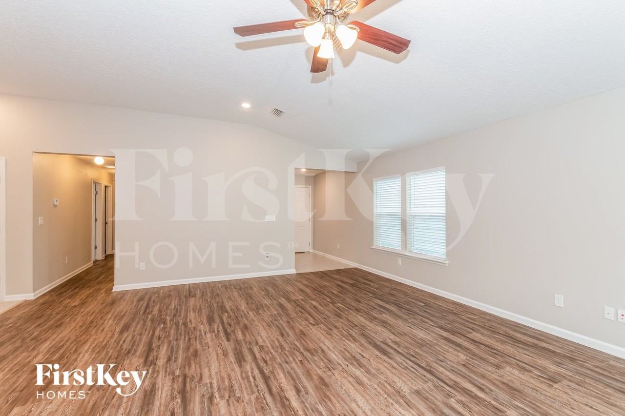 9745 Bridgeway Ave - Photo 4 of 15