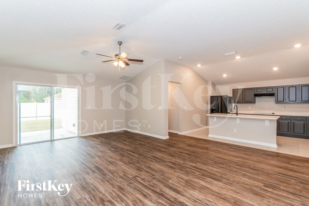 9745 Bridgeway Ave - Photo 5 of 15