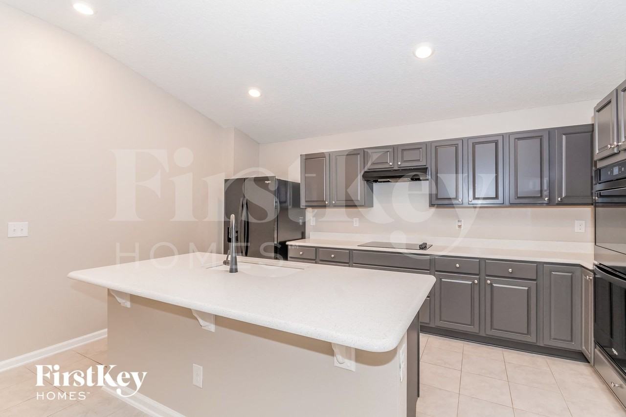 9745 Bridgeway Ave - Photo 7 of 15