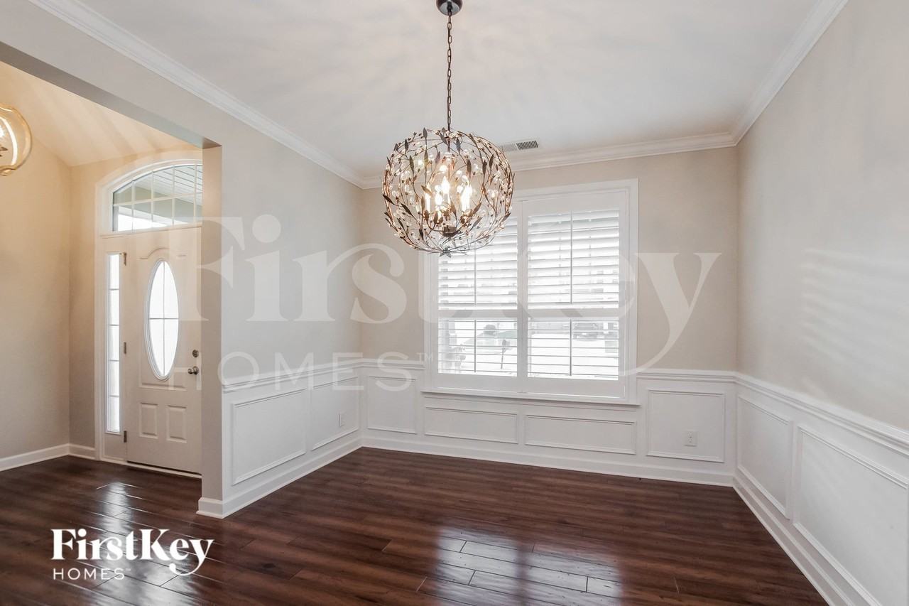 115 Edenton Ln - Photo 4 of 15