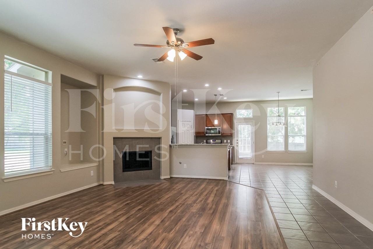 2213 Nicholas Xing - Photo 3 of 15