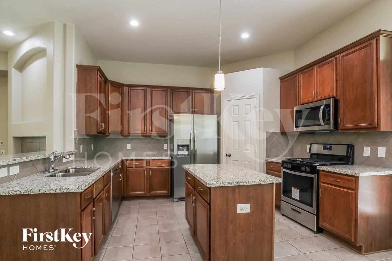 2213 Nicholas Xing - Photo 5 of 15