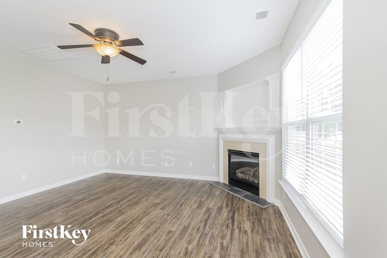 14016 Millers Creek Ln - Photo 3 of 15