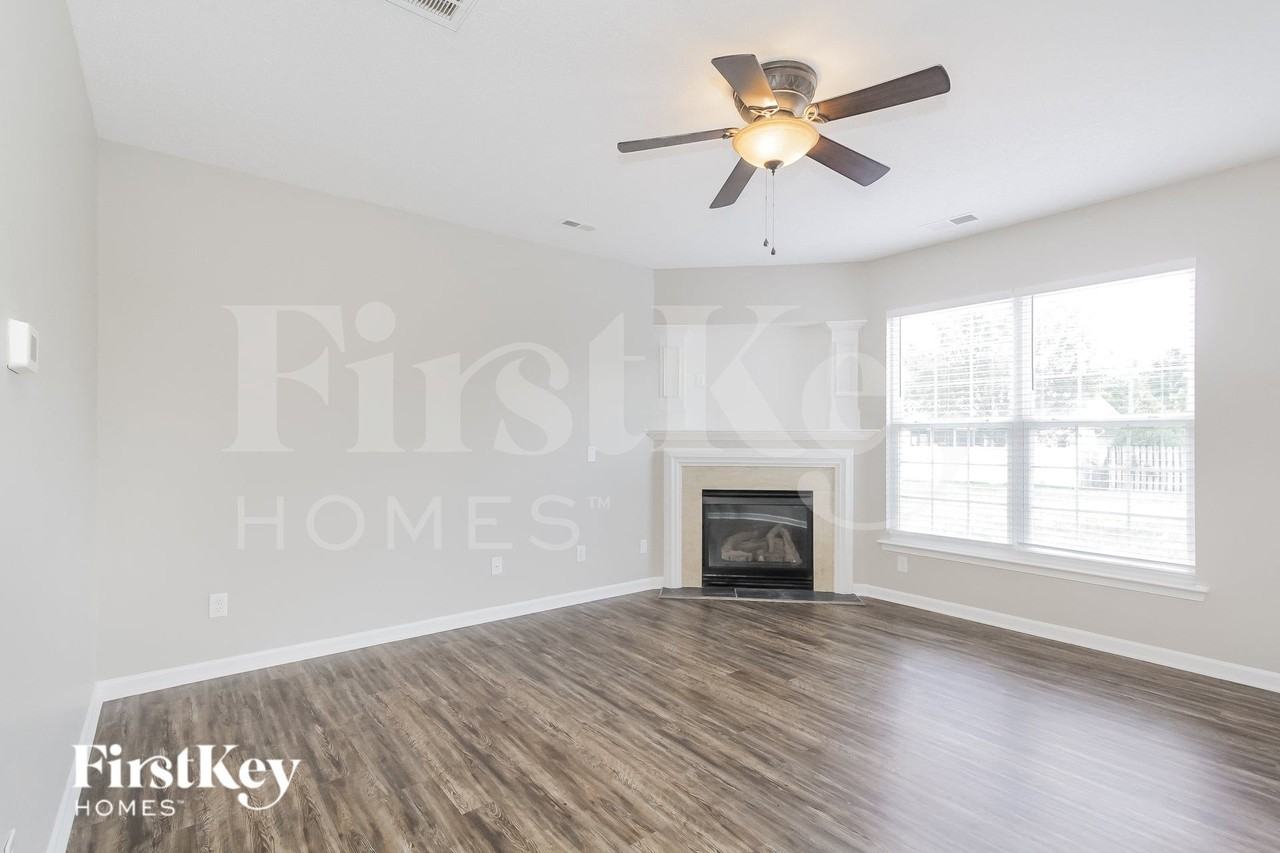 14016 Millers Creek Ln - Photo 4 of 15