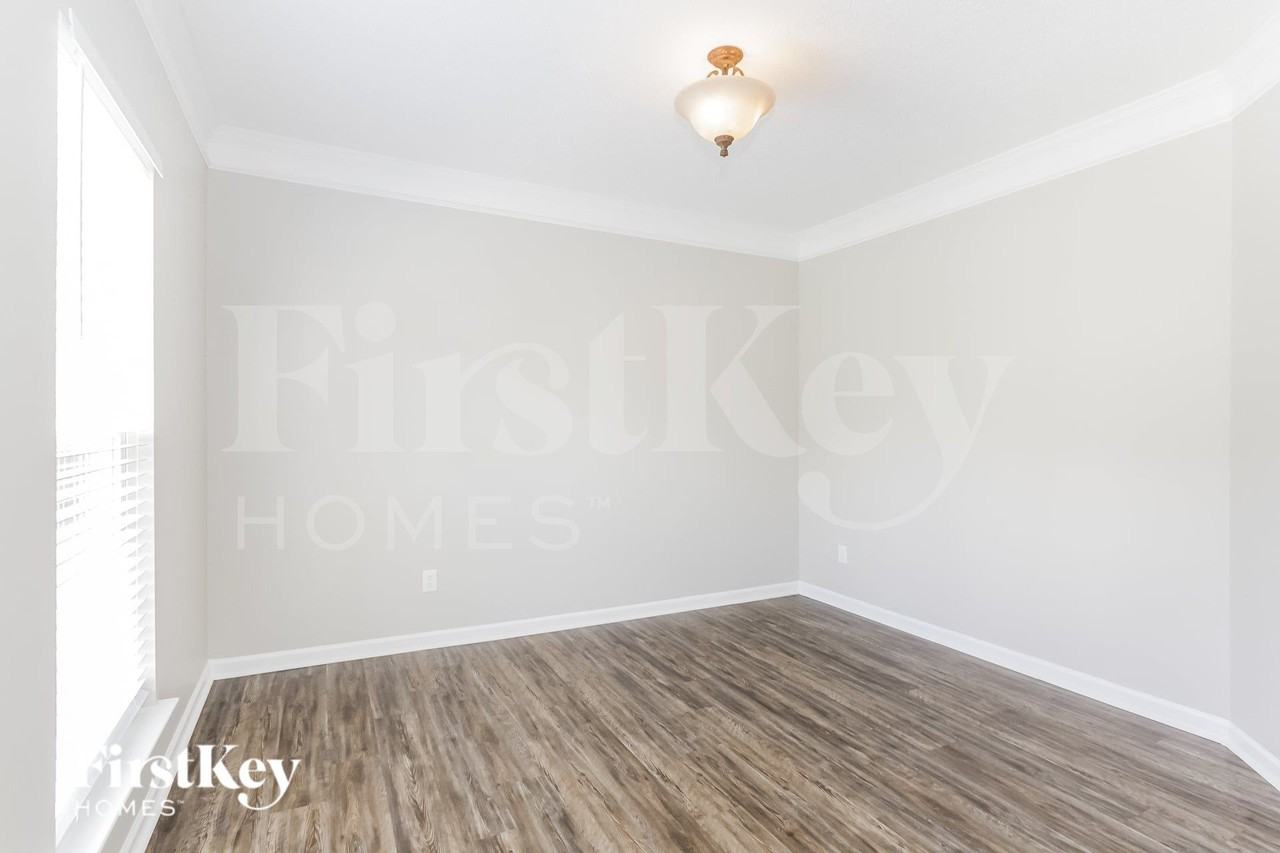 14016 Millers Creek Ln - Photo 5 of 15