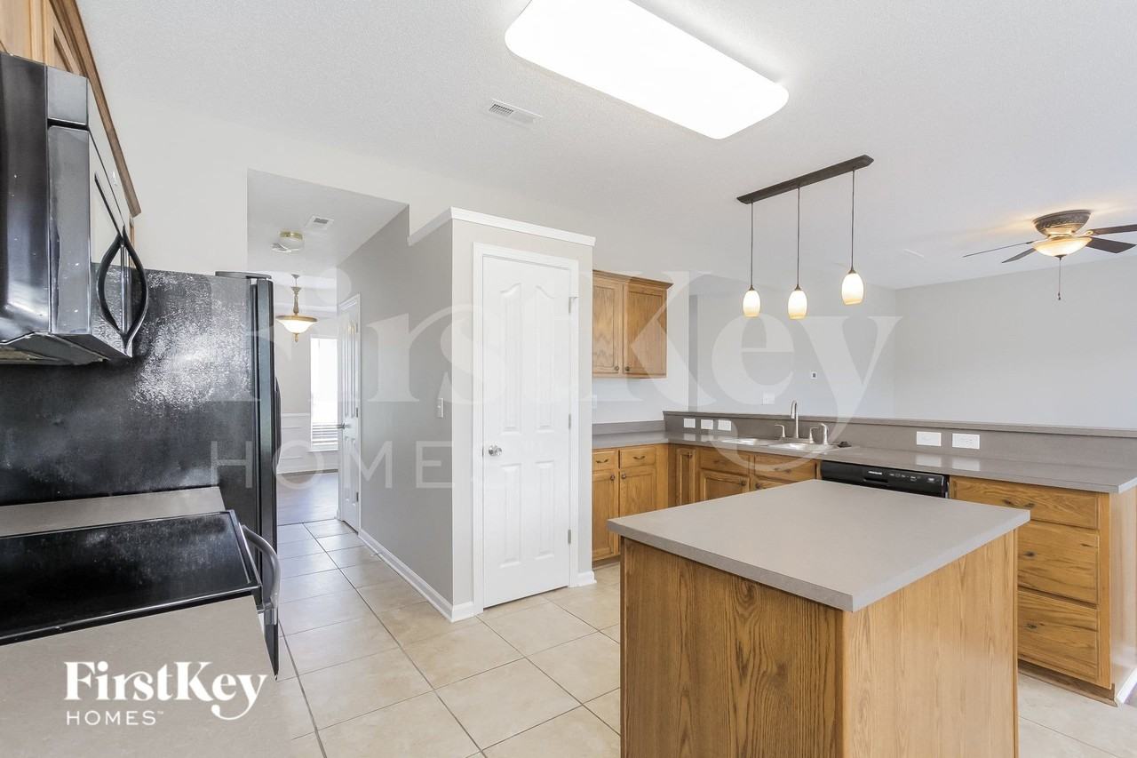 14016 Millers Creek Ln - Photo 7 of 15