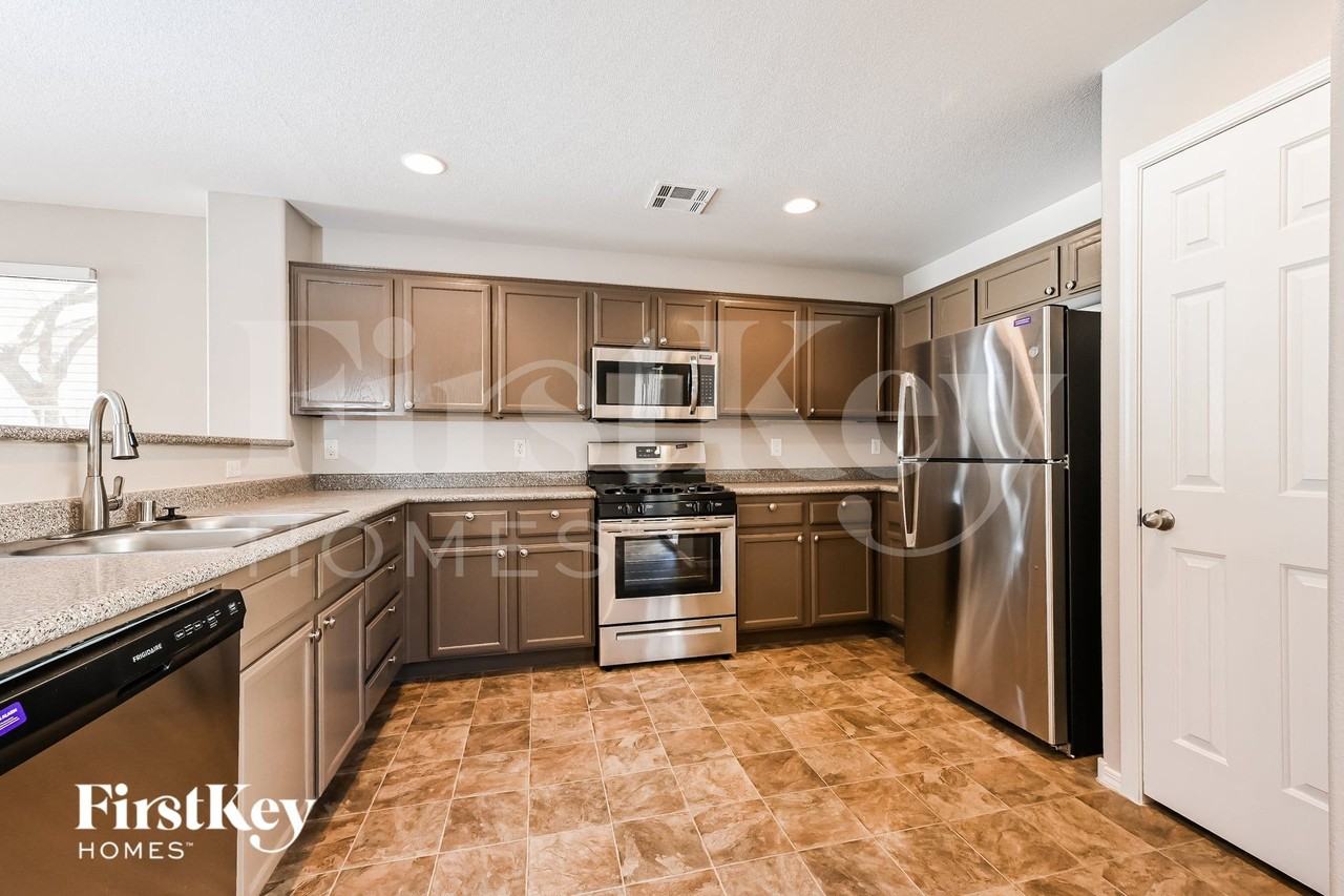 5935 Bristol Crest Ln - Photo 5 of 15