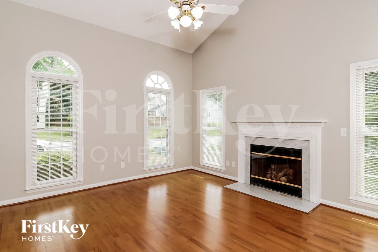 3229 Sparrowhawk Dr - Photo 2 of 15
