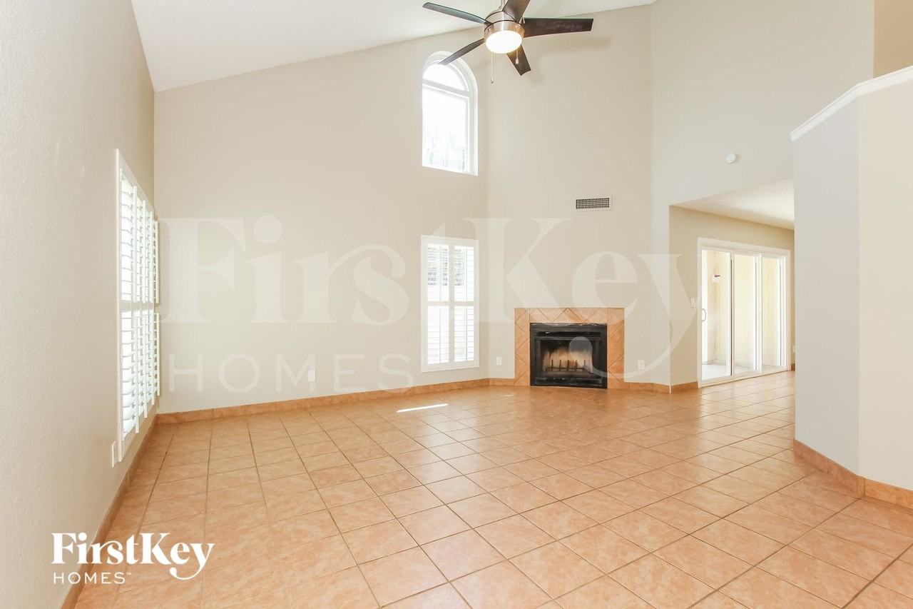 521 E Wescott Dr - Photo 3 of 15