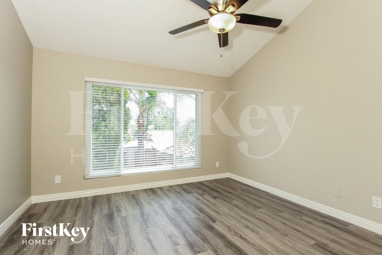 521 E Wescott Dr - Photo 7 of 15