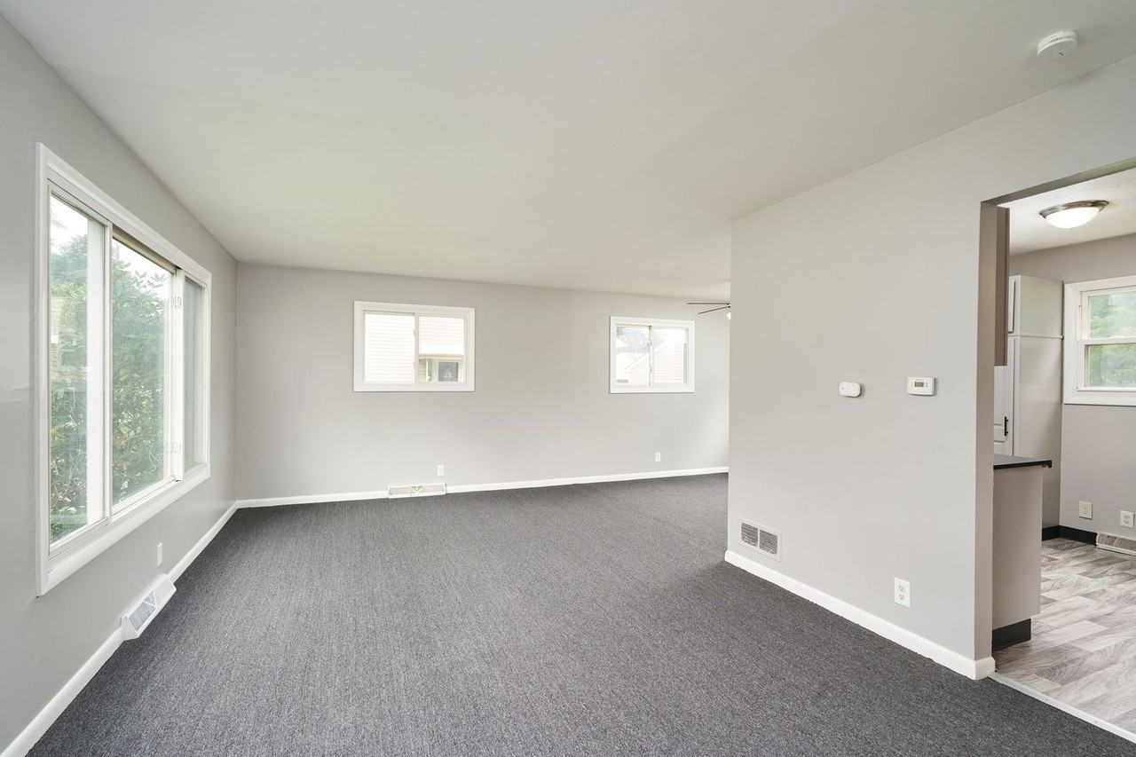 405 Alaho St - Photo 3 of 17