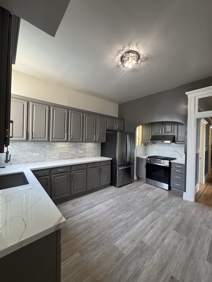 2805 22nd Street - Photo 5 of 21