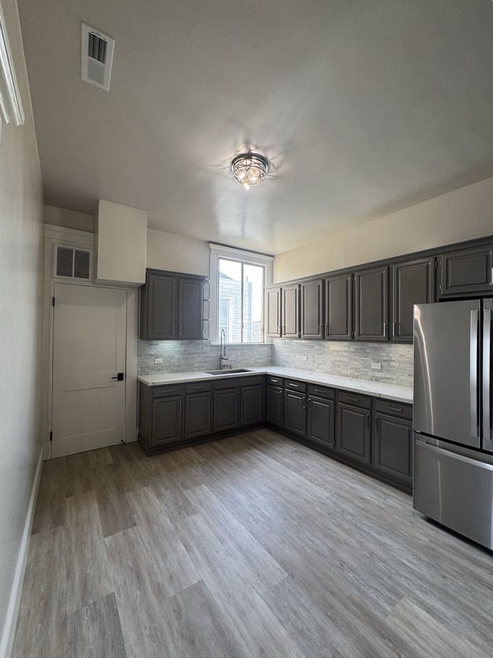 2805 22nd Street - Photo 7 of 21