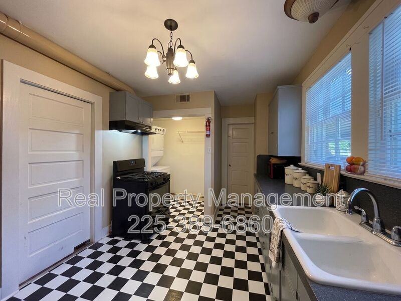 755 Arlington Ave - Photo 4 of 20