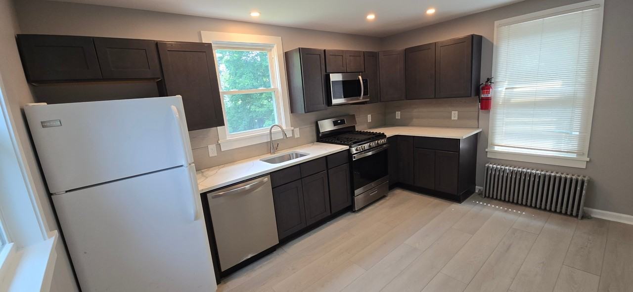 916 W State St #3 - Photo 3 of 11