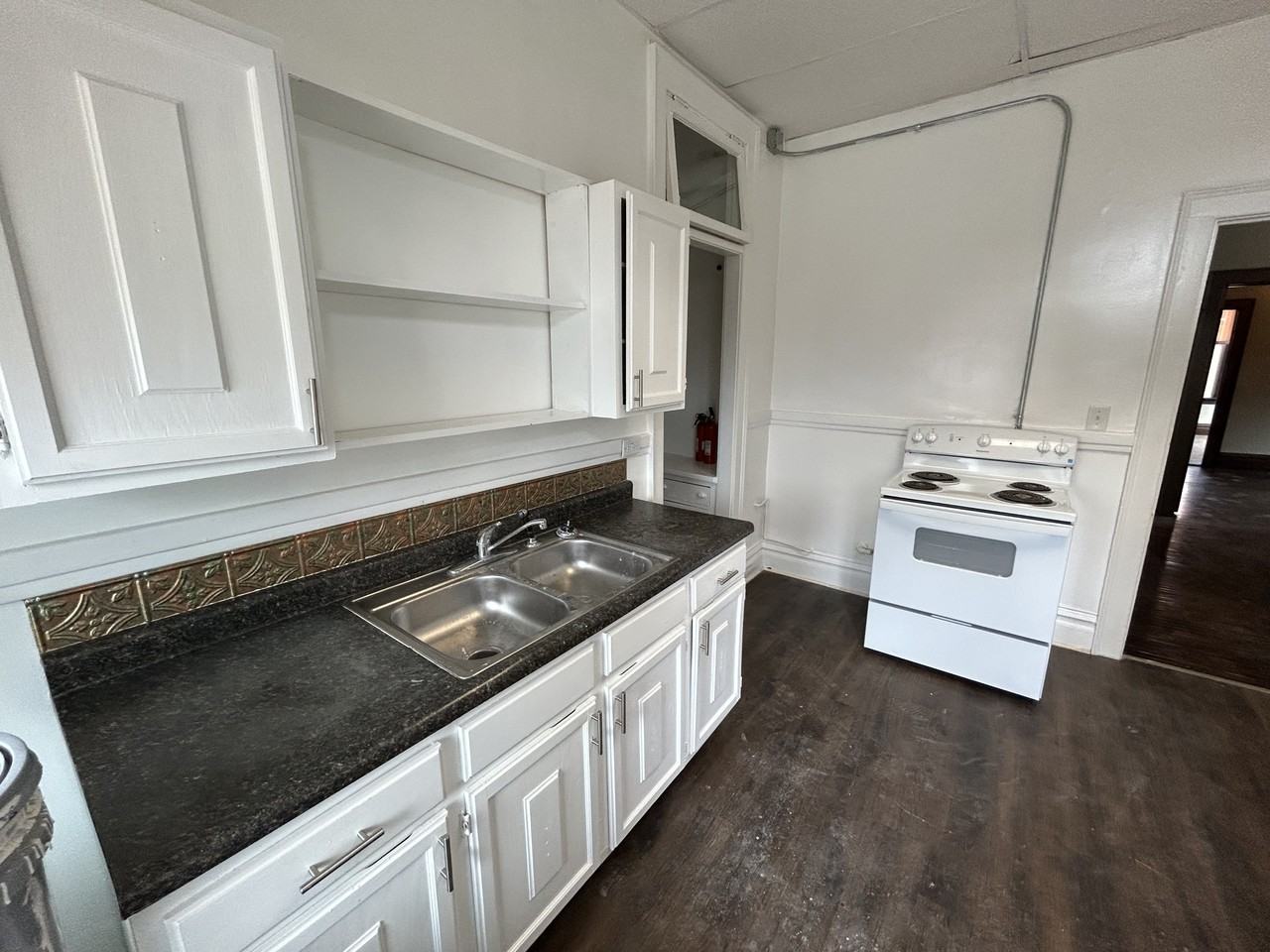 140 Loras Blvd #4 - Photo 7 of 9