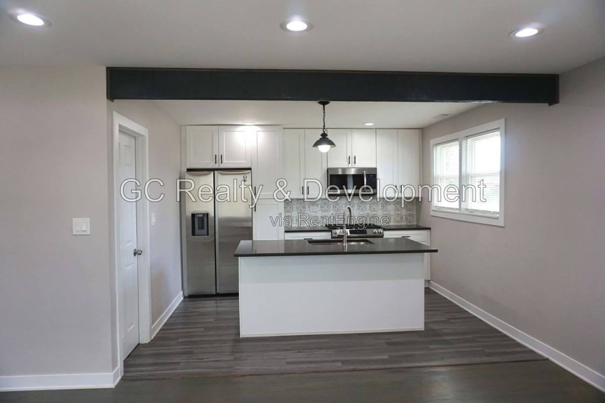 4501 S Leamington Ave - Photo 3 of 10