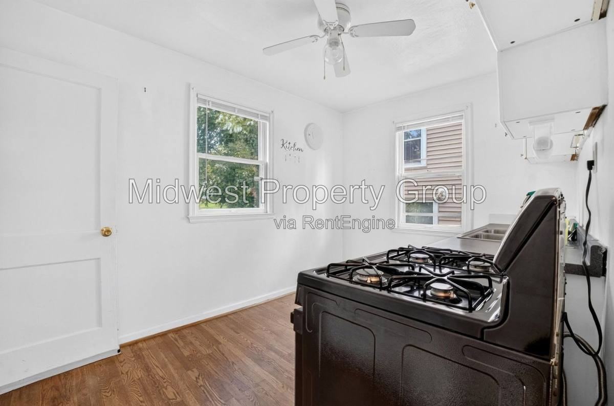 7716 Brocton Ct - Photo 3 of 10