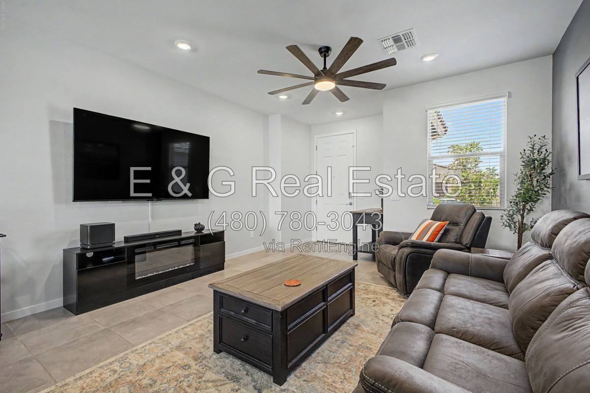 17315 W Mission Ln - Photo 3 of 10