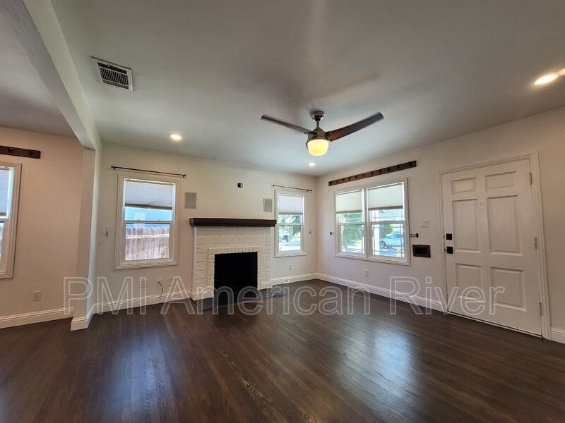 2100 36th St - Photo 2 of 12