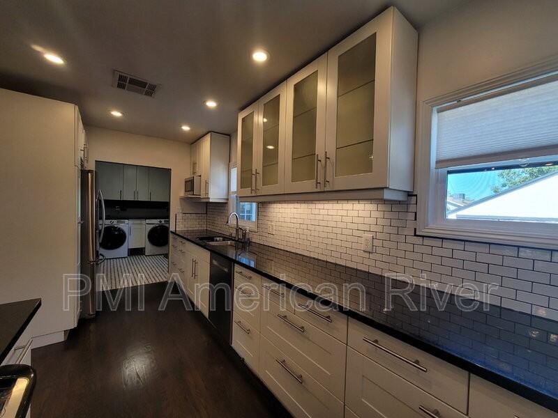 2100 36th St - Photo 5 of 12