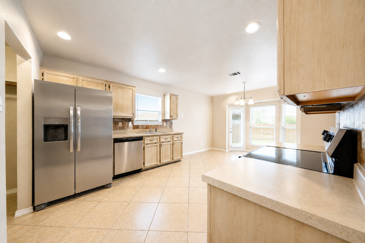 4400 Wade Dr - Photo 4 of 23