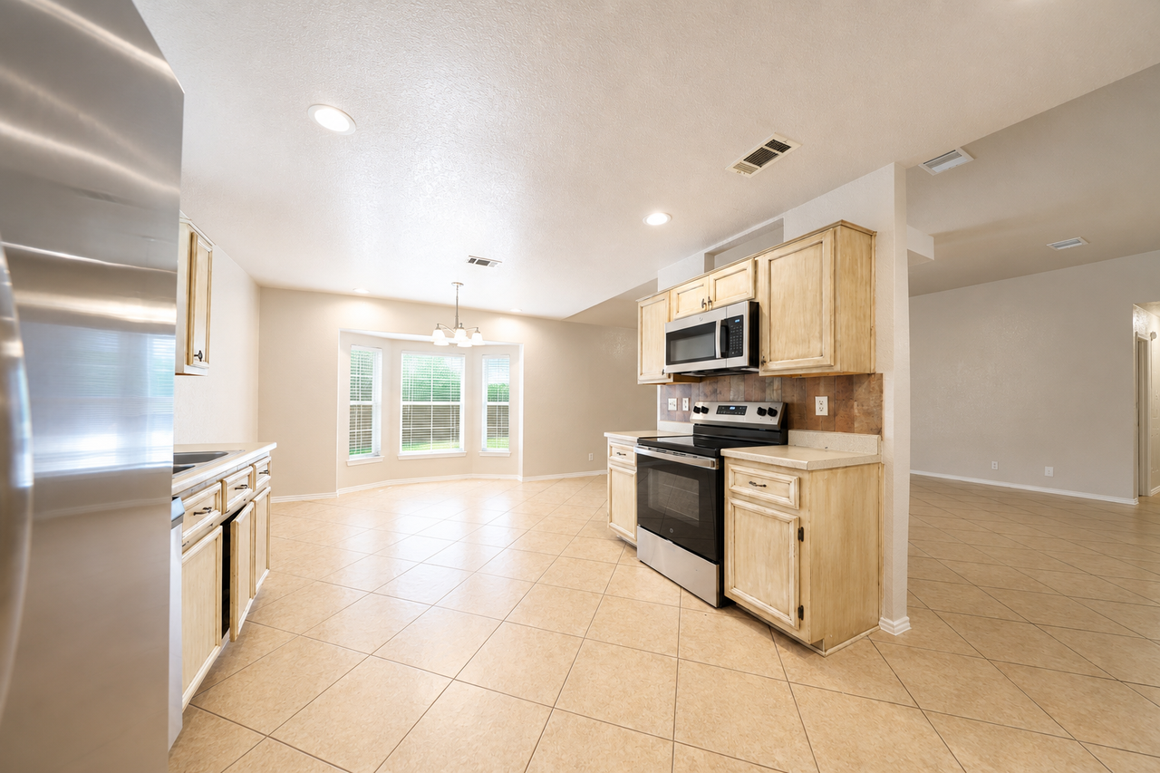 4400 Wade Dr - Photo 5 of 23