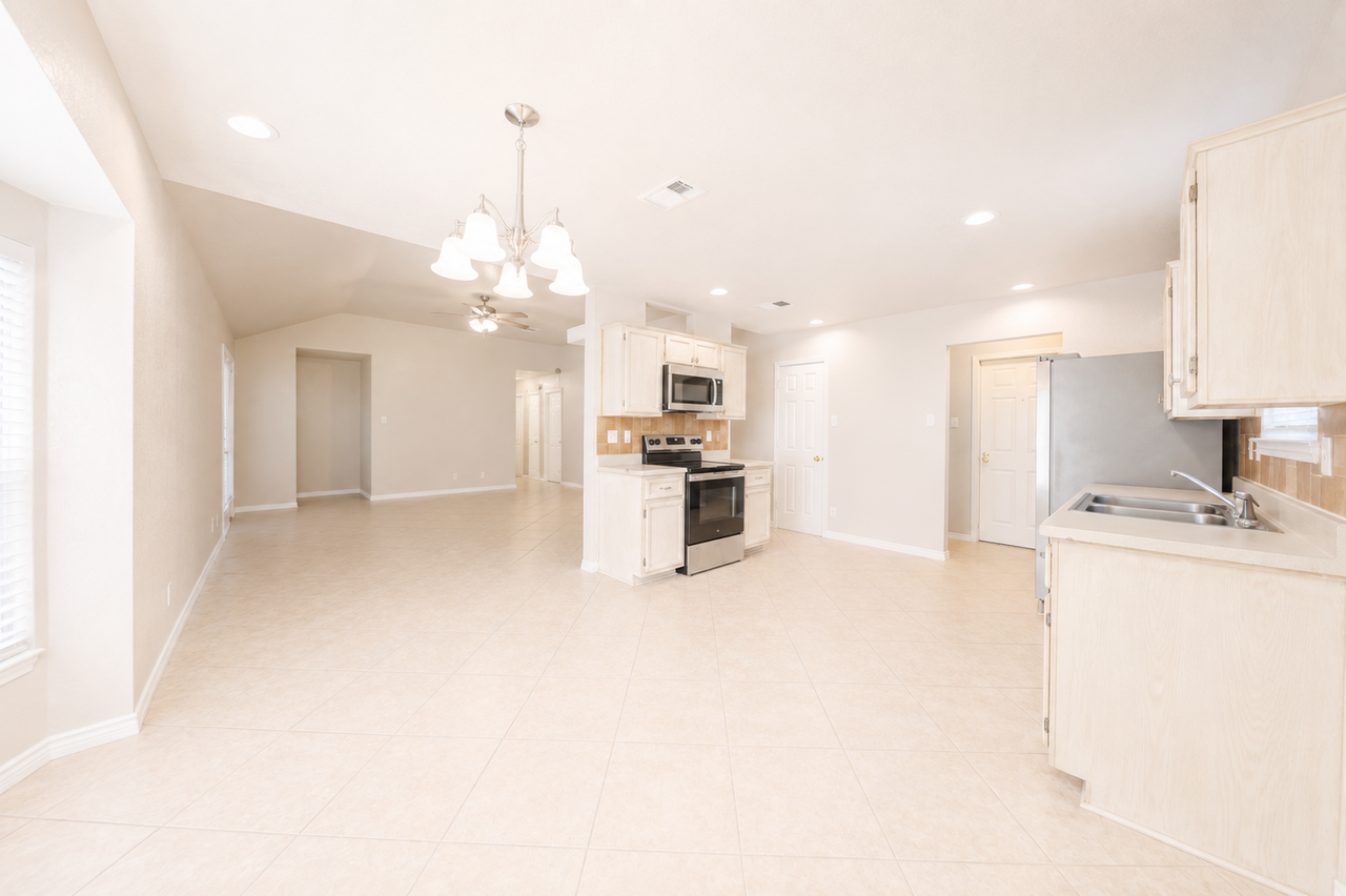 4400 Wade Dr - Photo 7 of 23