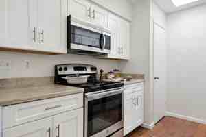 featured image of 29 Dearborn Pl #16