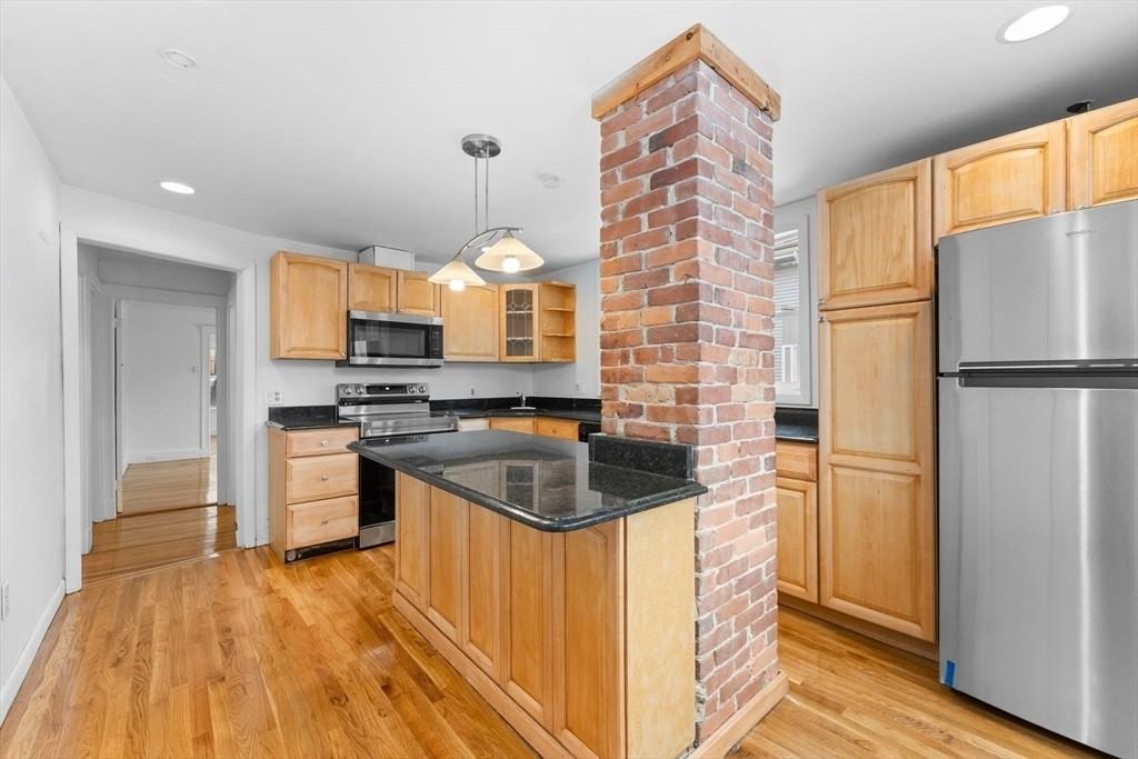 16 Concord Ave - Photo 4 of 23