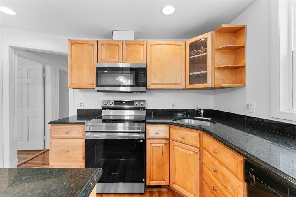 16 Concord Ave - Photo 5 of 23